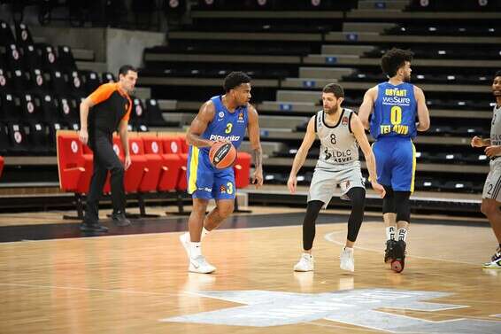 ג'ונס עם הכדור // צילום: באדיבות וילרבאן